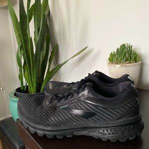 Brooks Woman’s Ghost 12 Running Shoes